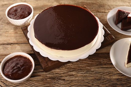 TORTA ROMEU E JULIETA